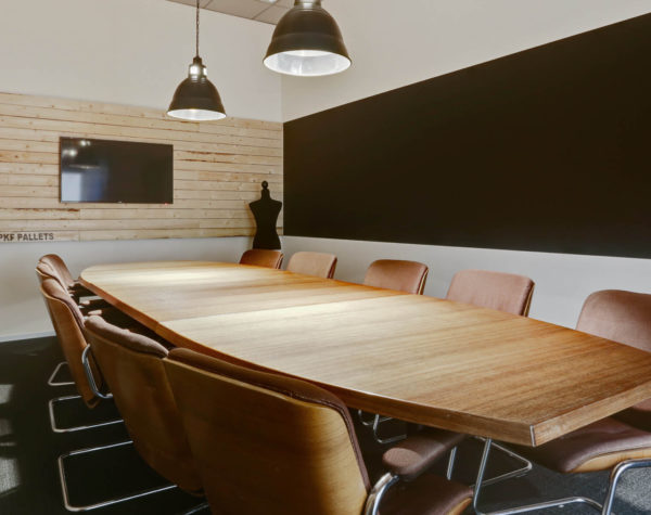 Frame21 - meetingroom